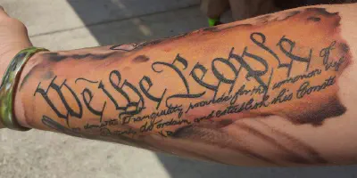 Die Bedeutung eines 1776 Arm Tattoos