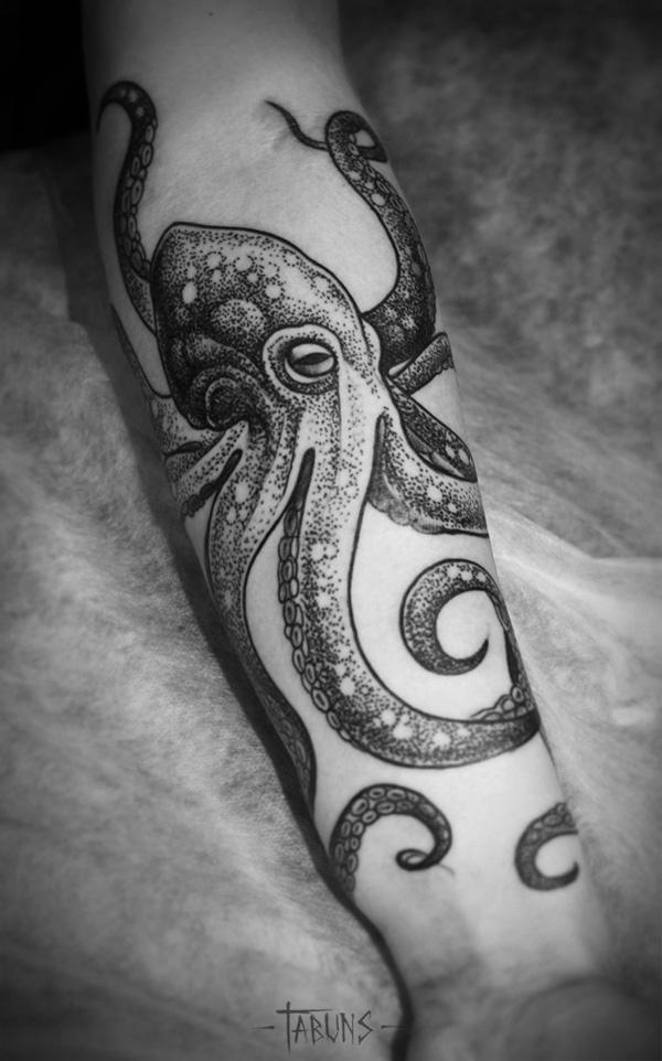 img/3d-bionischer-arm-tattoo.jpg