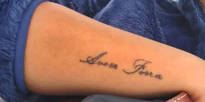 Rechte Arm Tattoo Designs: Bedeutung und Künstlerische Gestaltung