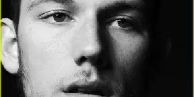 Die Arm-Tattoos von Alex Pettyfer