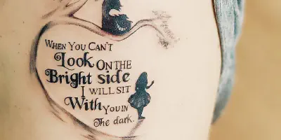 Alice im Wunderland Arm Tattoo