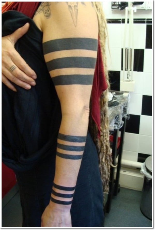 img/arm-tattoo-all-black.jpg