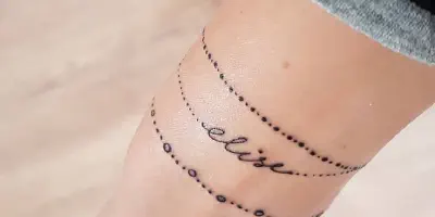 Die Bedeutung von Arm Tattoo Buchstaben