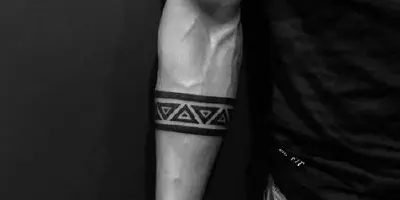 Arm Tattoo Design für Männer