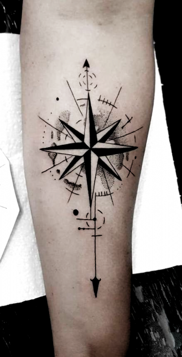 img/arm-tattoo-kompass-bedeutung-designs-und-tipps.png
