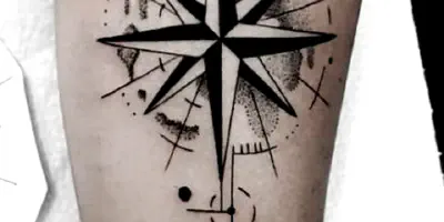 Arm Tattoo Kompass: Bedeutung, Designs und Tipps