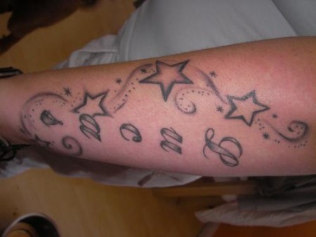 img/arm-tattoo-mit-sternen.jpg