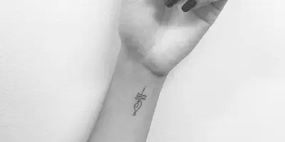 Schmerzen beim Tätowieren des Arms: Was Sie erwarten können