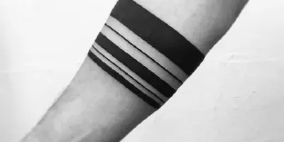 Arm Tattoo Streifen