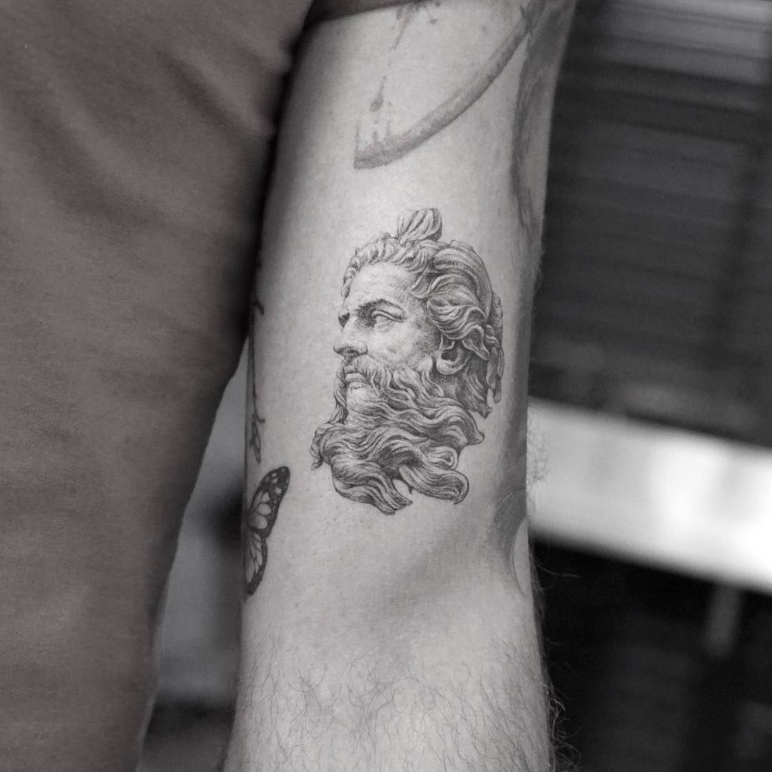 img/arm-tattoo-zeus.jpg