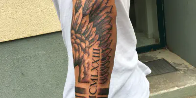 Die Bedeutung von großen Arm-Tattoos