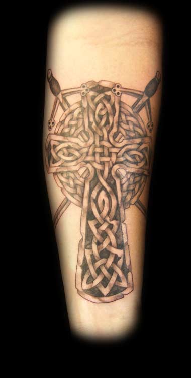 img/celtic-cross-arm-tattoo.jpg