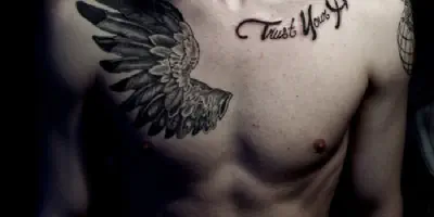 Design einer Brust-Arm-Tätowierung