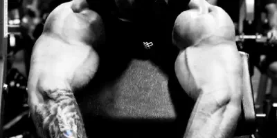 Chris Bumsteads Arm Tattoo: Bedeutung und Hintergrund