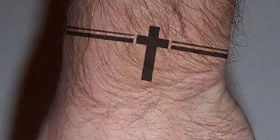Crucifix Arm Tattoo - Ein Symbol des Glaubens und der Spiritualität
