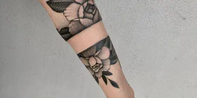 Blumenarm-Tattoo-Designs für Frauen