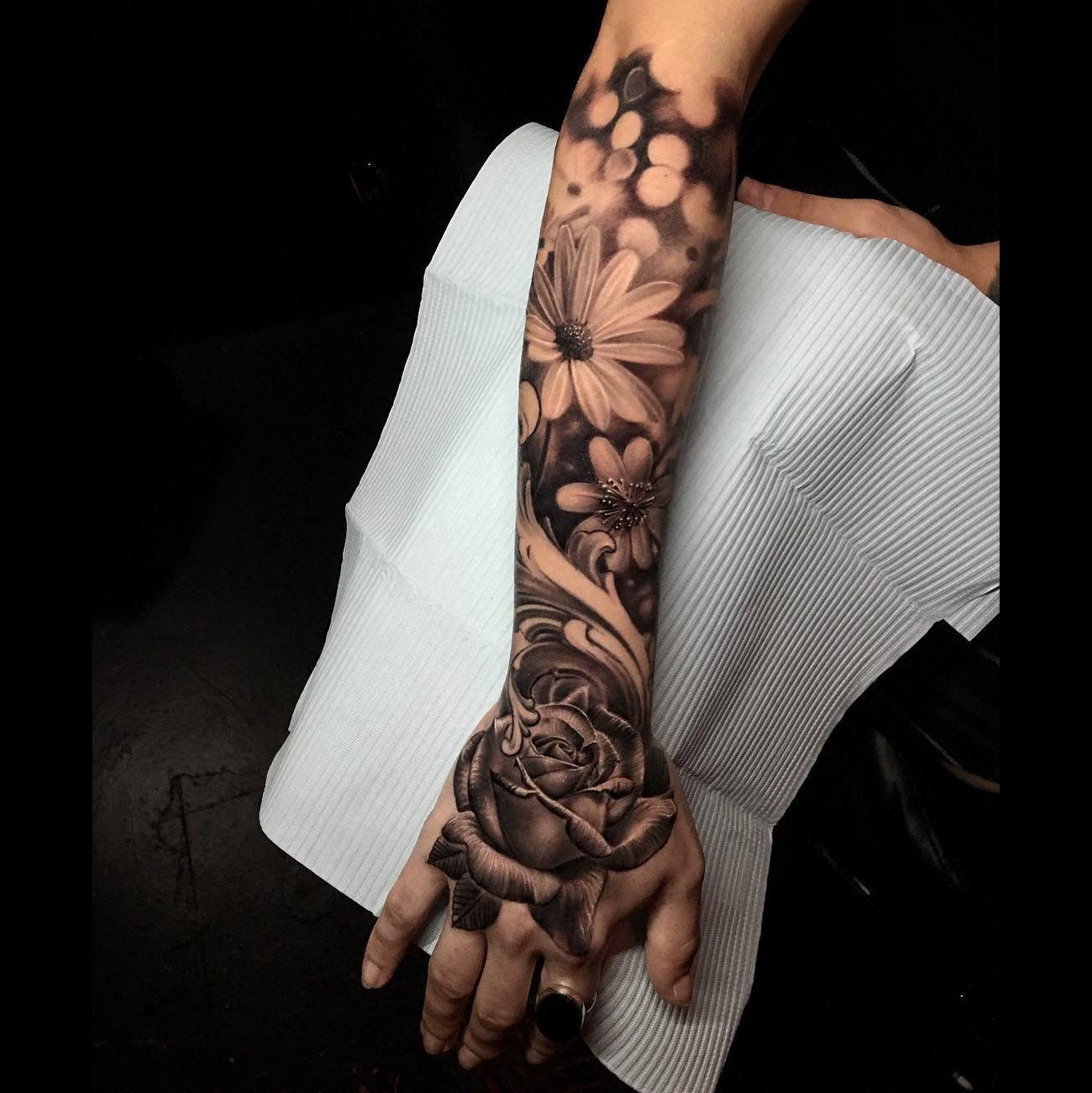 img/flower-sleeve-arm-tattoo.jpg