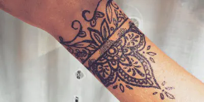 Frauen Unterarm Tattoo Designs