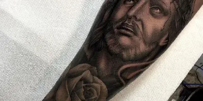 Jesus Hand Arm Tattoo: Eine Bedeutungsvolle Wahl