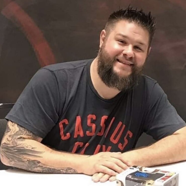 img/kevin-owens-arm-tattoo-bedeutung-und-geschichte.jpg