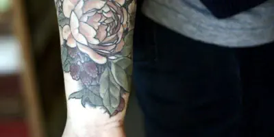 Kleine Blumenarm-Tattoos: Eine zeitlose Wahl