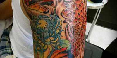 Koi Karpfen Arm Tattoo: Bedeutung und Symbolik