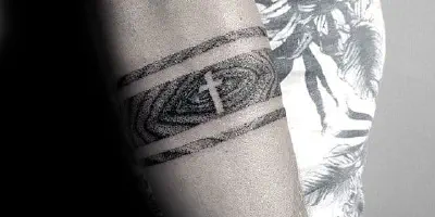 Männer mit Arm Tattoos: Eine symbolische Ausdrucksform