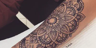 Mandala-Arm-Tattoo für Frauen