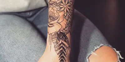 Mandala Blume Arm Tattoo