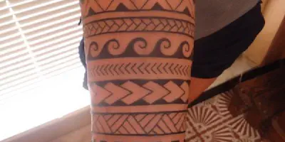 Maori-Armtattoo-Design: Bedeutung und Symbolik