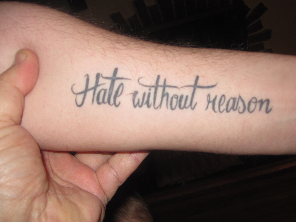 img/mens-arm-tattoo-sayings-de.jpg