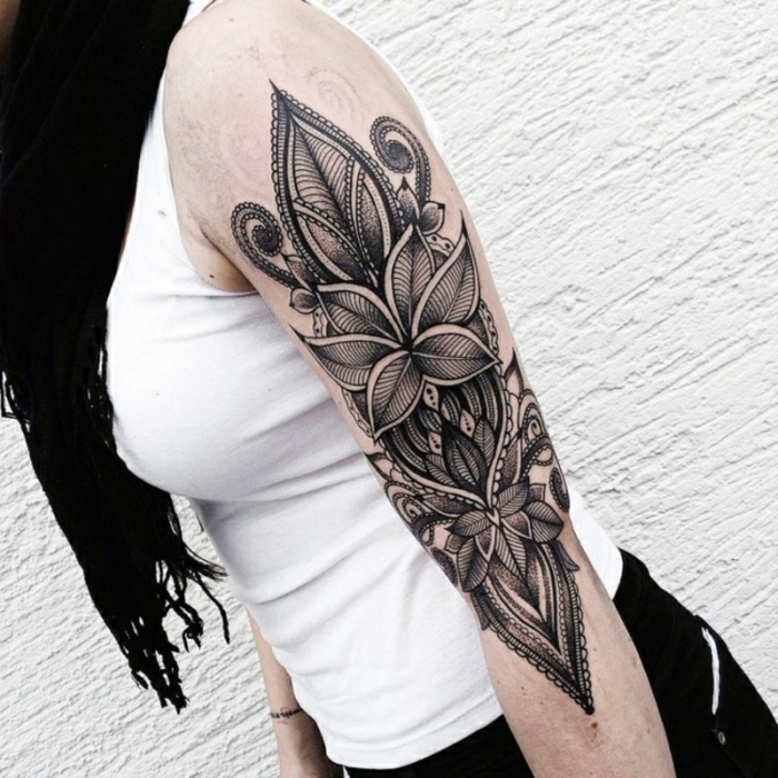 img/oberarm-tattoo-fuer-frauen.jpg