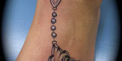 Religiöse Arm-Tattoo-Ärmel: Alles, was Sie wissen müssen