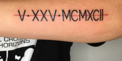Tätowierung mit römischen Ziffern