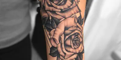 Rosen für Arm Tattoos: Symbolik und Stile