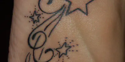 Shooting Star Arm Tattoo - Bedeutung und Designs