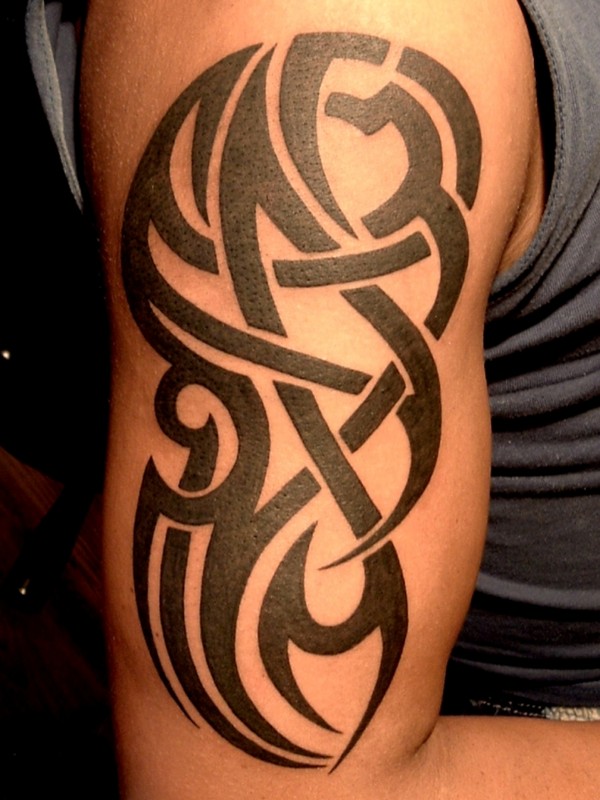 img/tribal-arm-tattoo-bilder.jpg