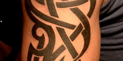 Alles, was Sie über Tribal-Arm-Tattoo-Bilder wissen müssen