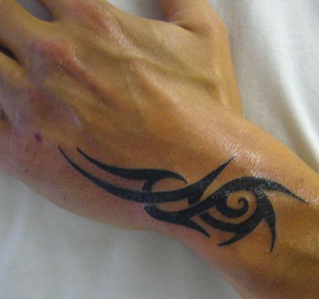 img/tribal-sonnenarm-tattoo.jpg