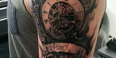 Upper Arm Tattoo Ideen für Männer