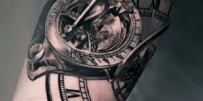 Die beste Zeit für ein Oberarm-Tattoo