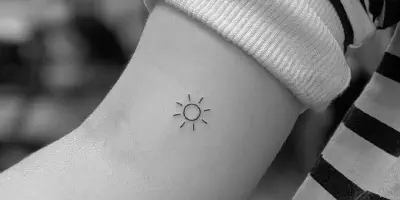 Wie man ein Arm-Tattoo vor der Sonne schützt